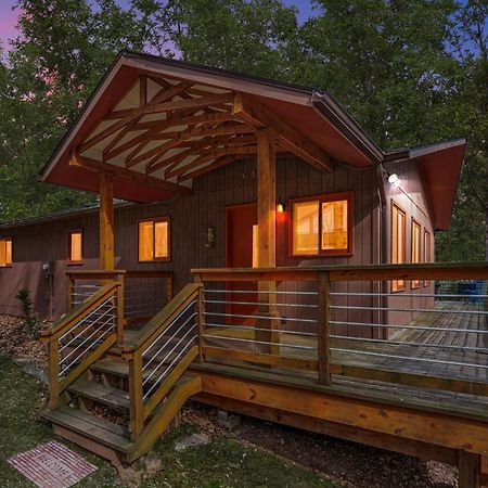 Chalet W Hot Tub, Large Deck, Grill, & Fast Wifi Беркли-Спрингс Экстерьер фото