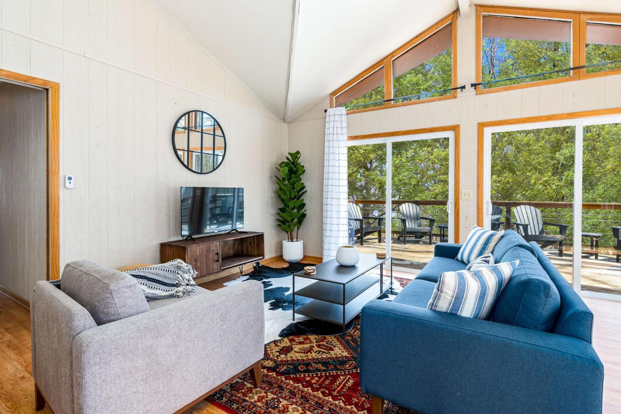 Chalet W Hot Tub, Large Deck, Grill, & Fast Wifi Беркли-Спрингс Экстерьер фото